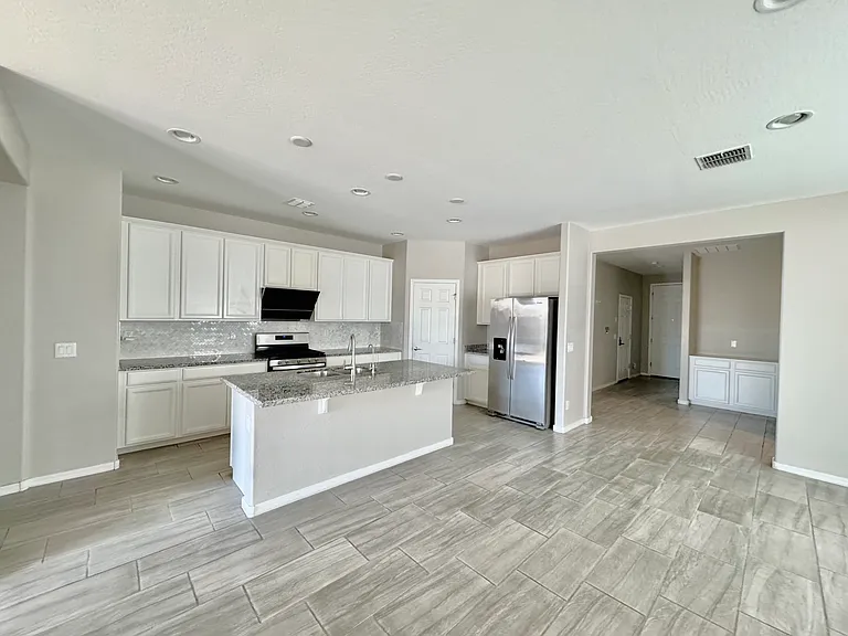 5313 W Leodra Ln — Photo 4