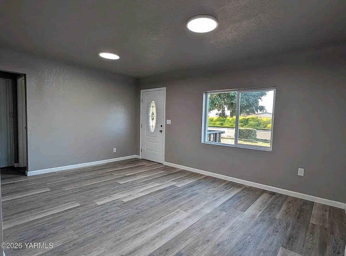 3 bed, 1147 sqft, $1,800 — Photo 3