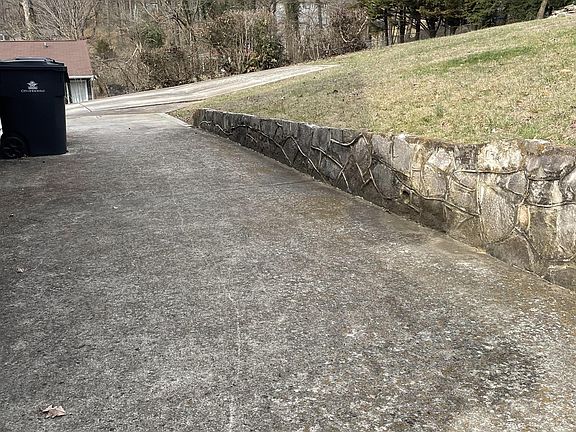 5th image of 340 N Chilhowee Dr