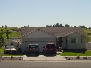 1376 Franklin Rd, Moscow, ID 83843