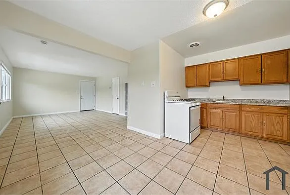 7123 Holly St #C — Photo 12