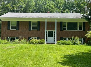 4 Edgewood Dr, Rhinebeck, NY 12572