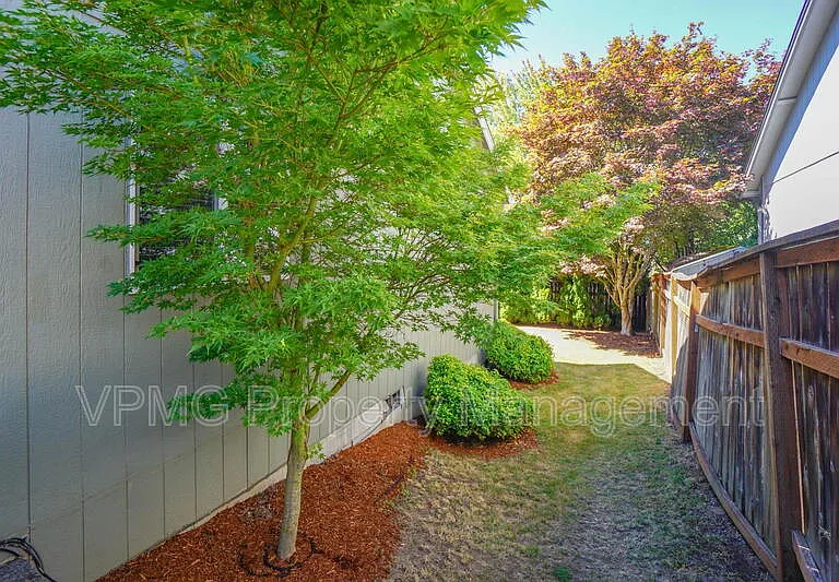 2115 NW 143rd Cir — Photo 31