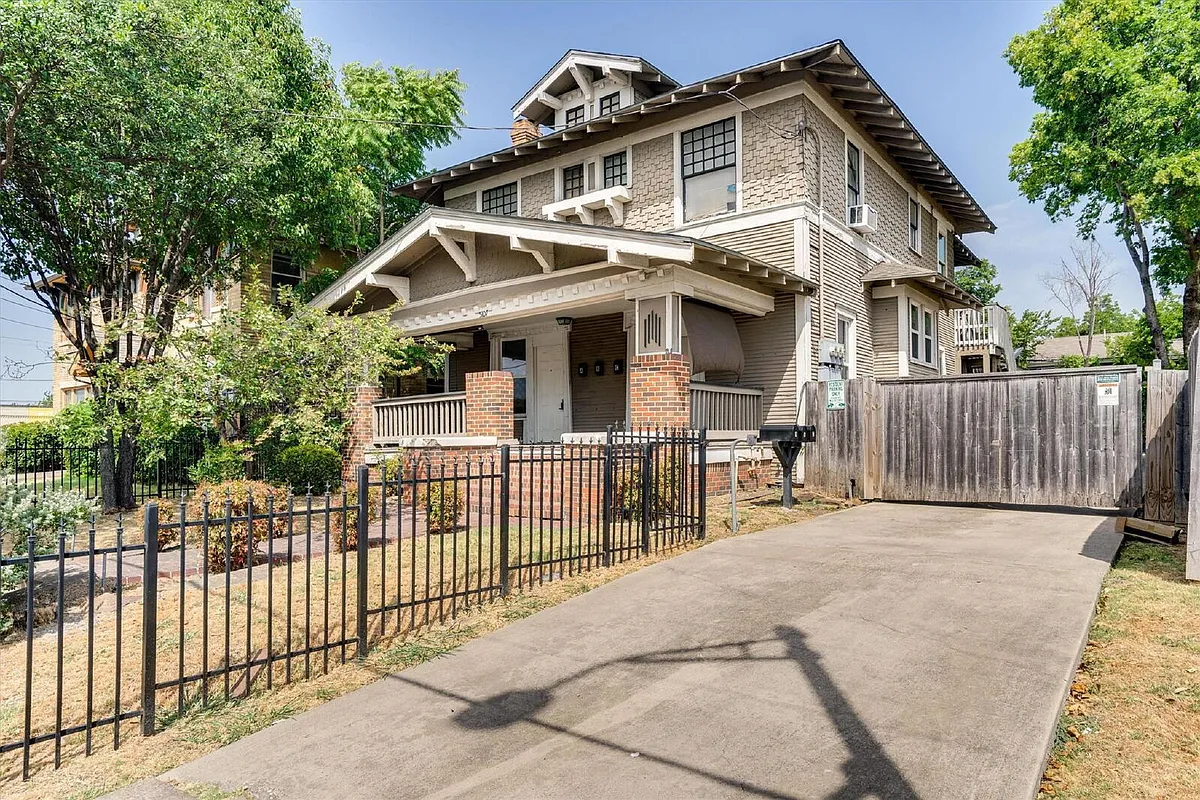 Building Photo - 5107 Columbia Ave #C