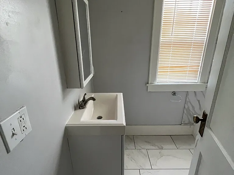 302 Congress Ave — Photo 17