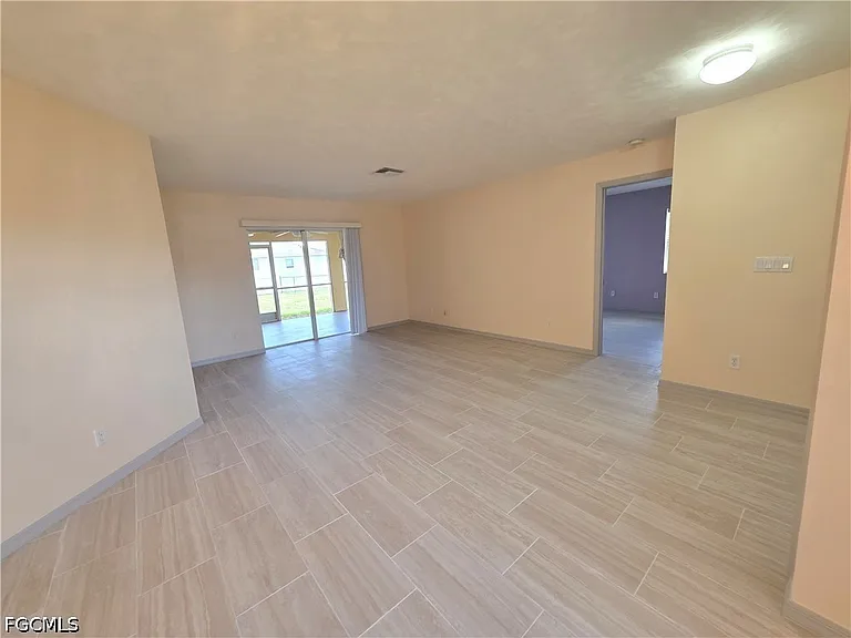 4614 SW 9th Pl — Photo 5