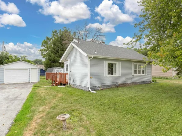 107 E 3rd St, Coal Valley, IL 61240