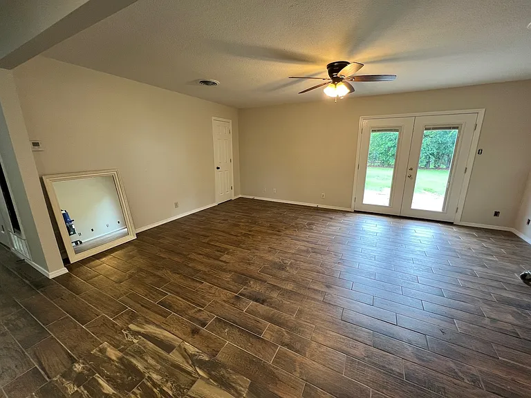 309 Stadium Dr — Photo 4