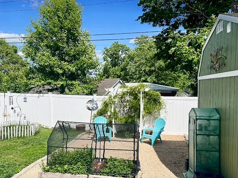 3637 S Rogers St — Photo 21