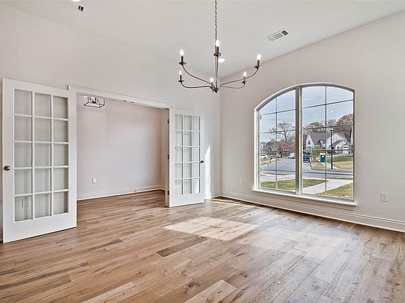 4th image of 309 N Ainsley Loop