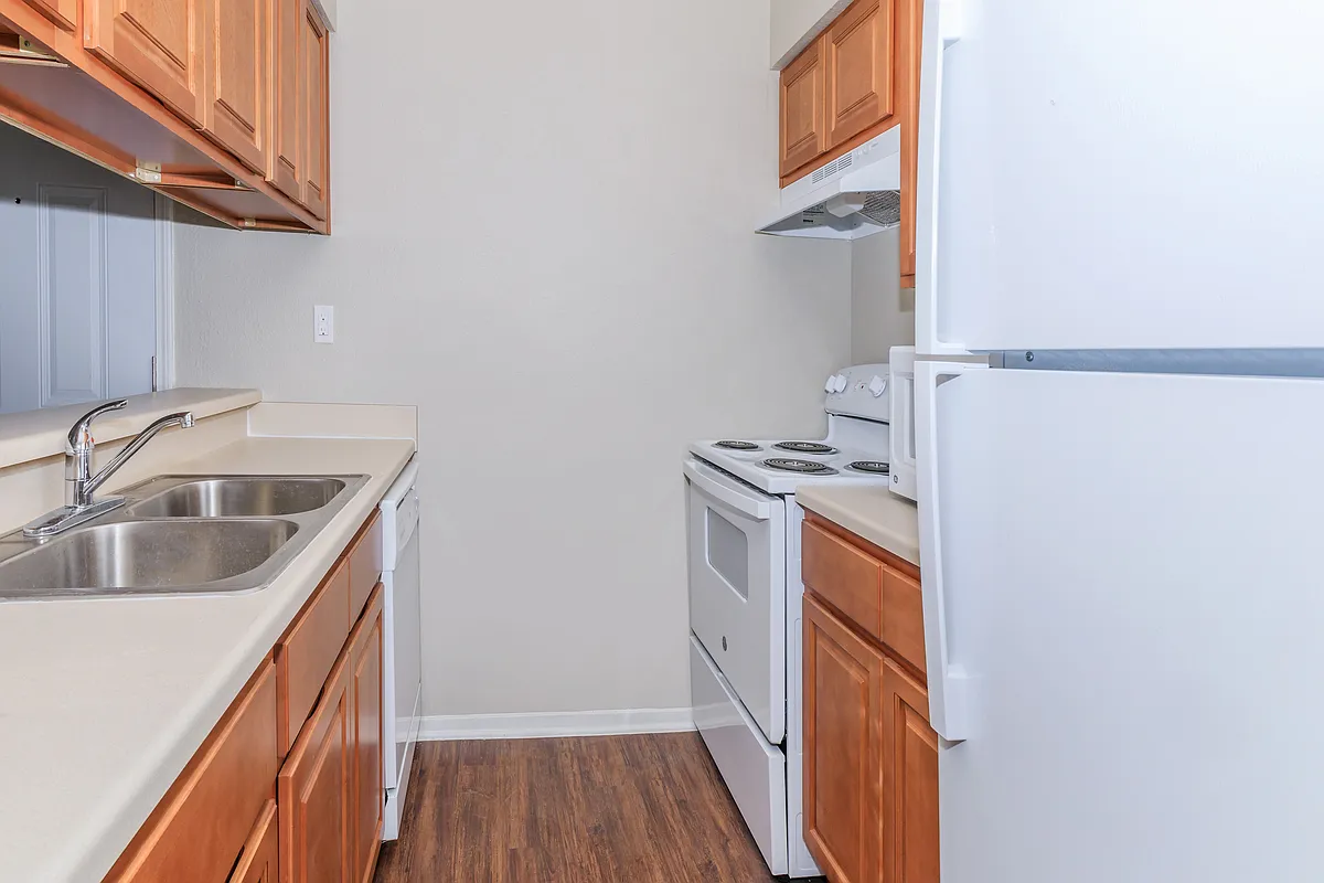 1 bedroom, 1 bathroom kitchen - Oaks on Clark