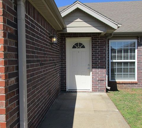 2nd image of 937 Oak Crossing Dr