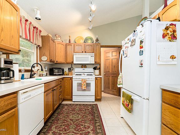 4th image of 15375 Grand Oak Dr