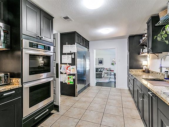 3rd image of 1806 Glenbrook Dr