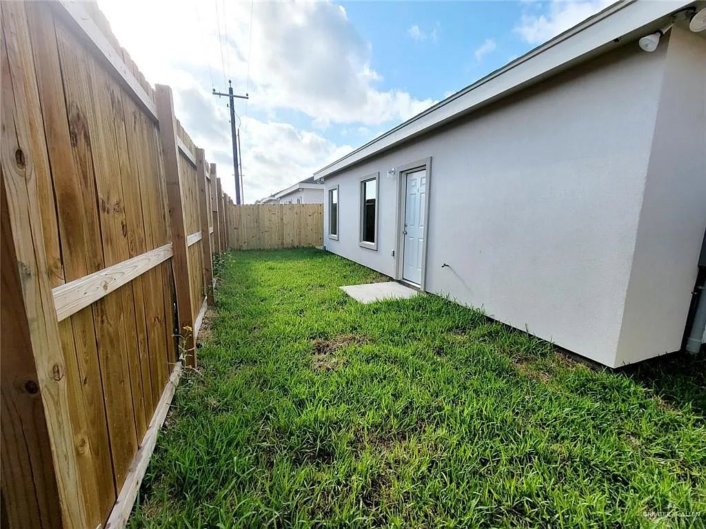 3 bed, 2.0 bath, $1,200 — Photo 2