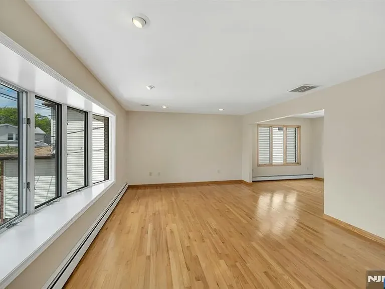 245 Wilson Ave — Photo 6