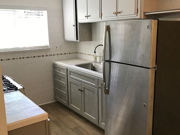 3rd image of 4651 Kansas St APT 4