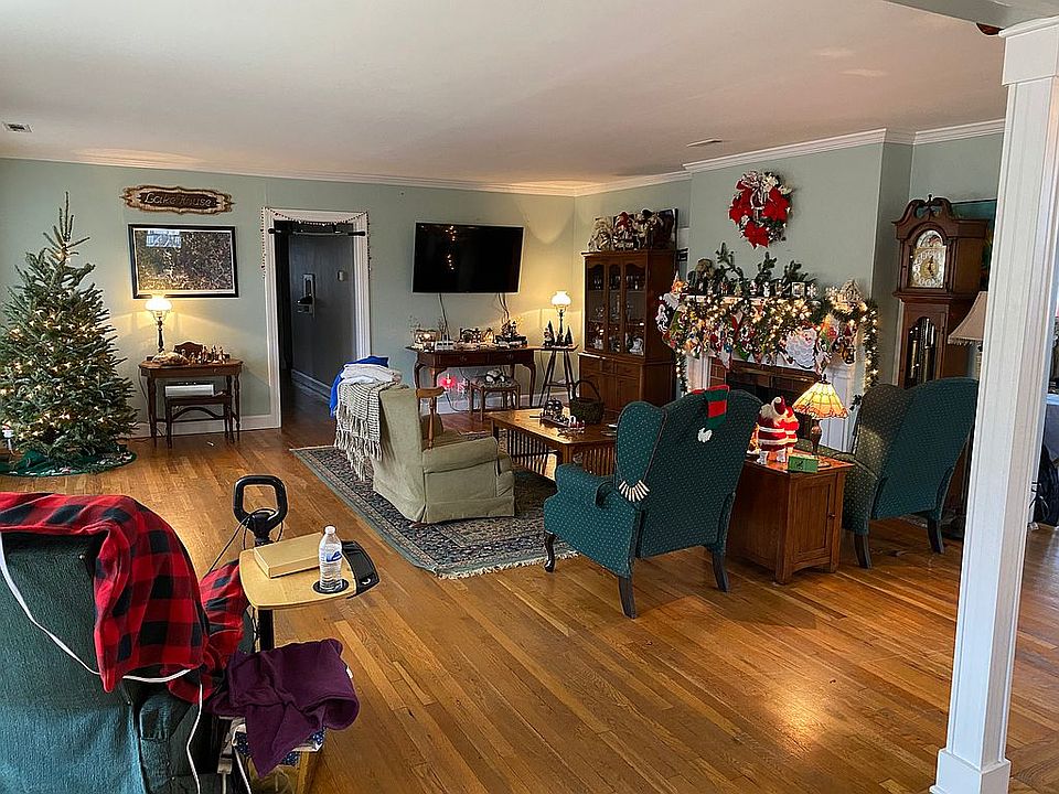2nd image of 600 N Porter St