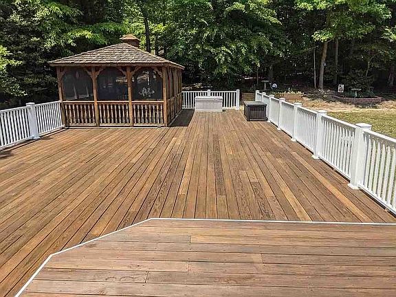 Deck and screen house