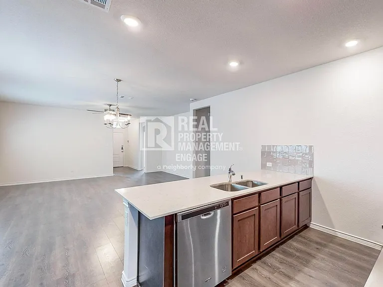 2321 Astapor Dr — Photo 14