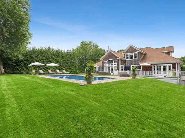 9 Clover Grass Ct, Westhampton, NY 11977