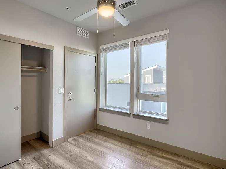 4923 King St — Photo 123