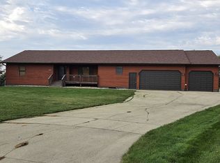 1305 Over Dr, Vermillion, SD 57069
