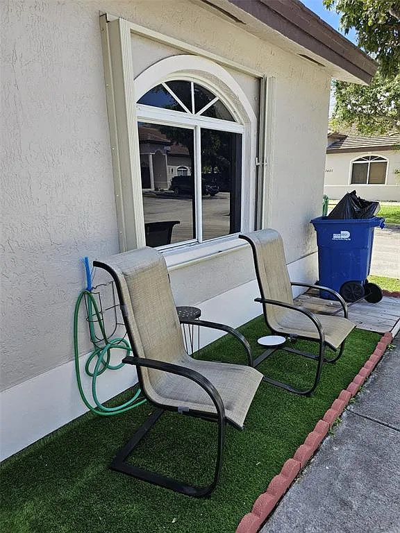 3 bed, 2.0 bath, 1284 sqft, $3,150 — Photo 3