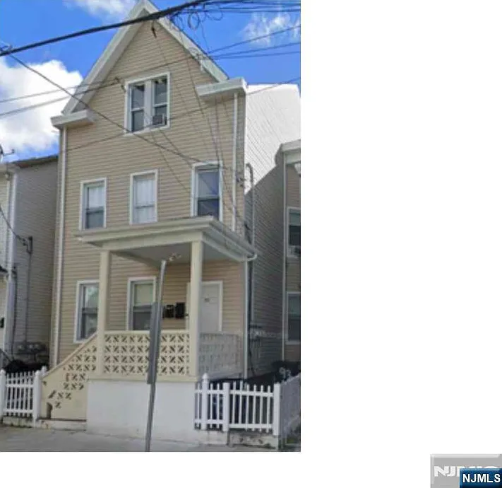 93 Highland St — Photo 1