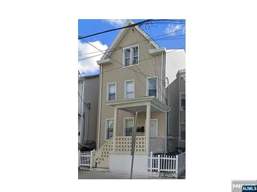 93 Highland St Photo 1