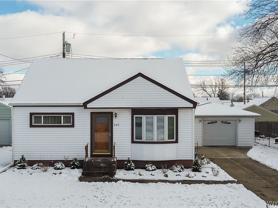 1st image of 249 Currier Ave