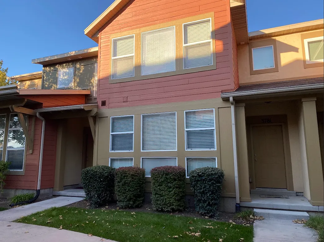 Mandrake Townhome — Photo 1