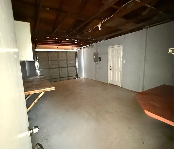 8447 Paxton Dr — Photo 32