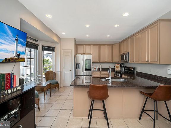 4th image of 2433 Brookmoor Ln