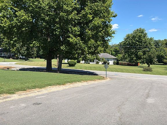 4th image of 110 Sun Valley Rd