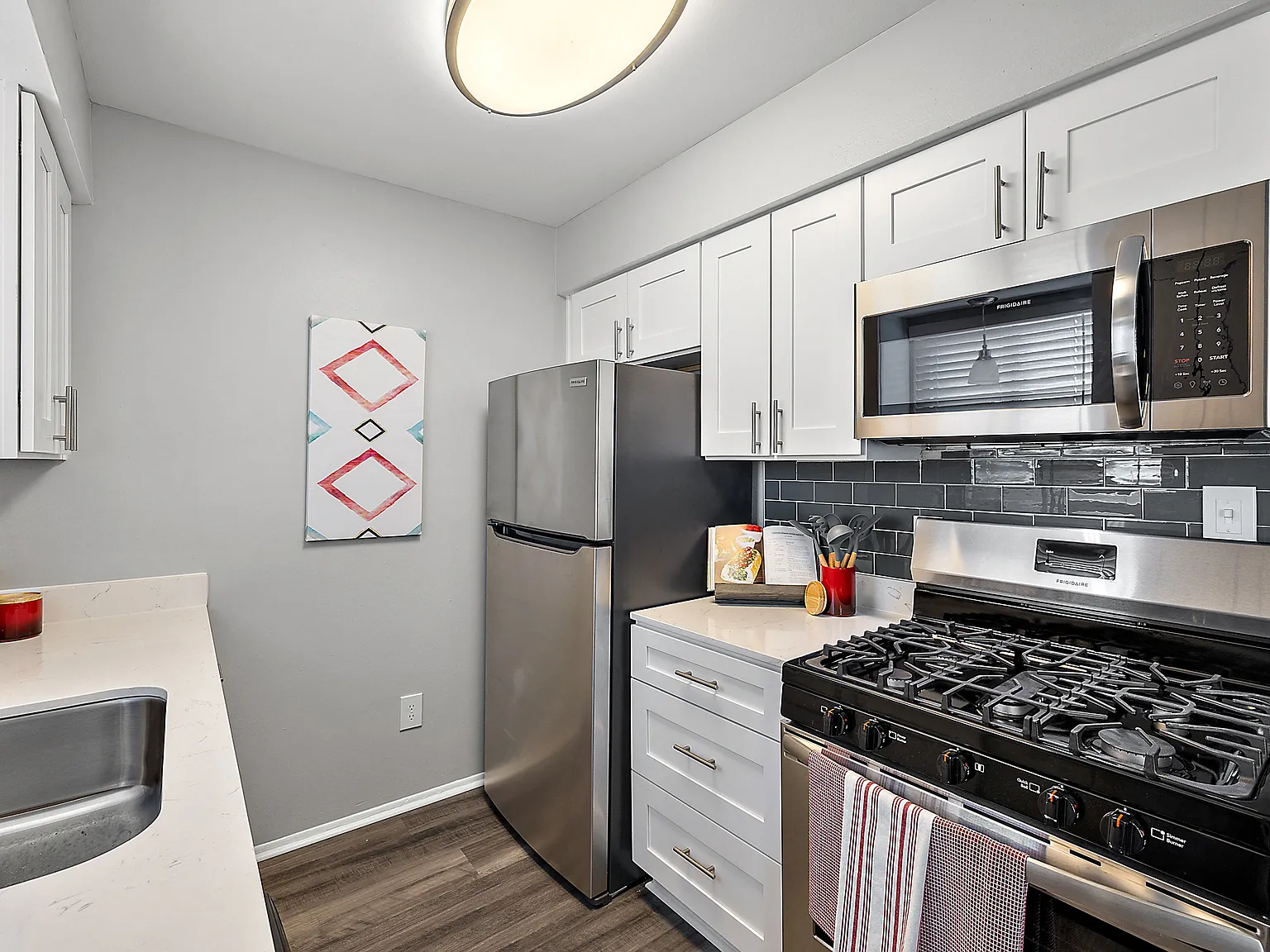 Cherry Hill Village Apartments - Dearborn Heights, MI — Photo 4