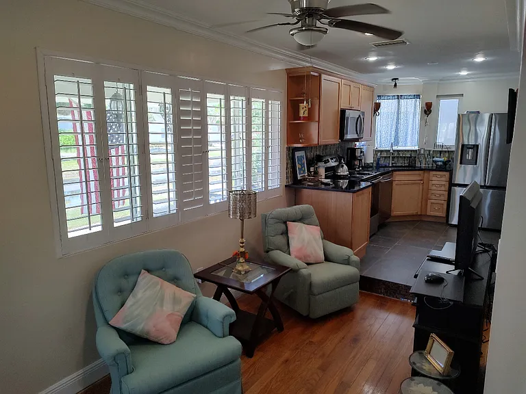Sitting/TV Area