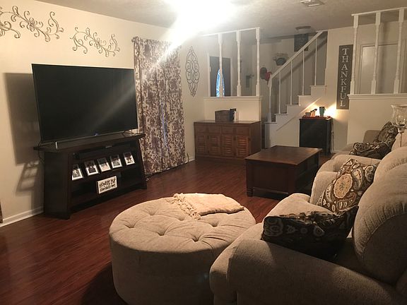 3rd image of 900 Meadowbrook Dr