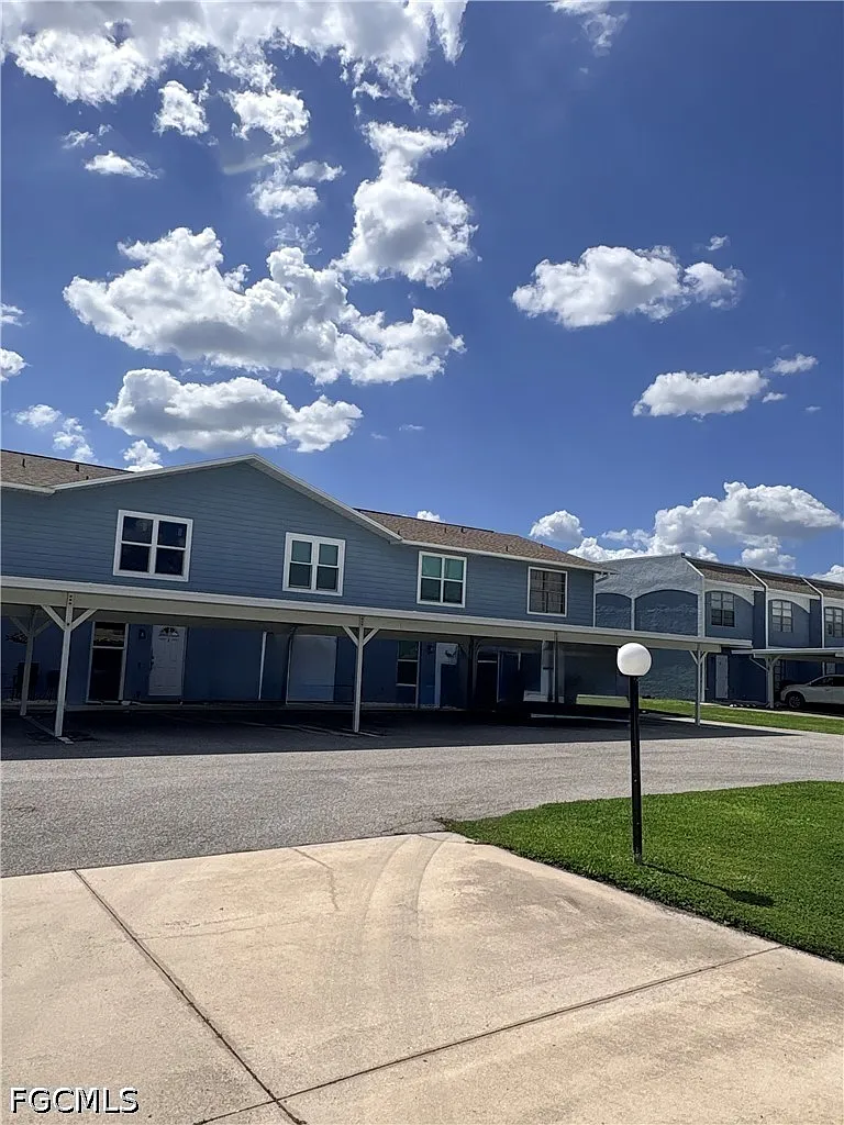 2 bed, 1.5 bath, 886 sqft, $1,125 — Photo 1