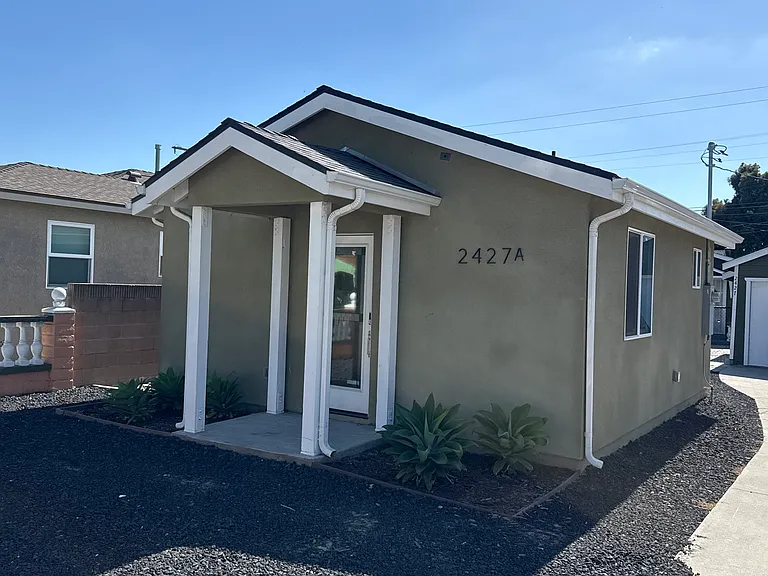 2427 Baltic Ave — Photo 1