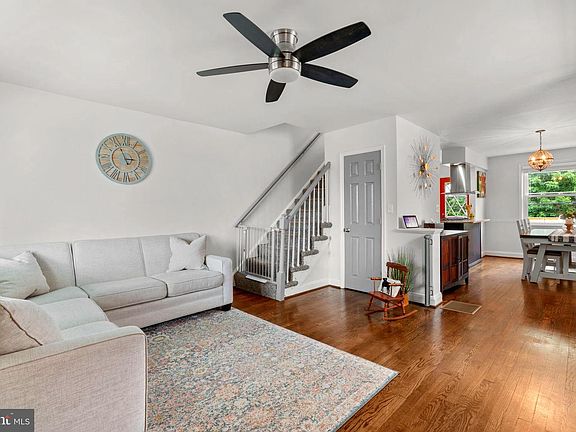 3rd image of 1126 Elm Rd