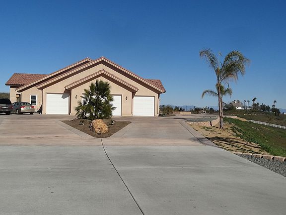 3rd image of 39672 Paseo De Flores