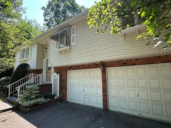 1013 Montgomery St, Chicopee, MA 01013