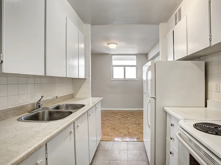182 Church St E — Photo 18
