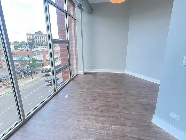 2000 N Milwaukee Ave #301 — Photo 8