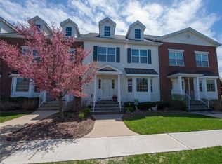 124 Brattle Cir, Melville, NY 11747