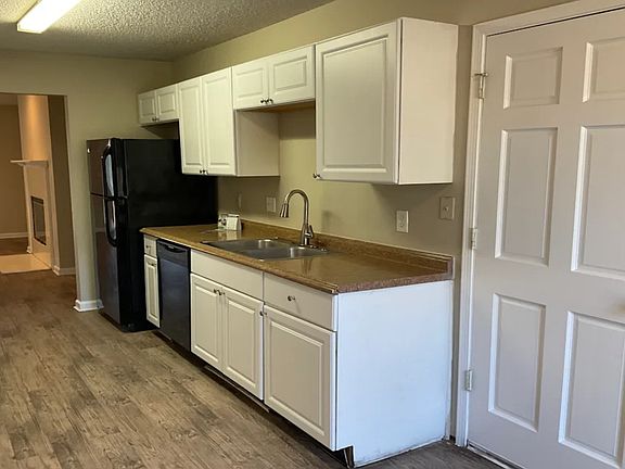 4th image of 12561 Point Park Dr #1