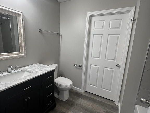 5th image of 1827 Seneca St APT 2