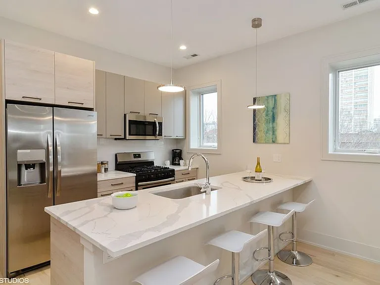 839 W Agatite Ave — Photo 3
