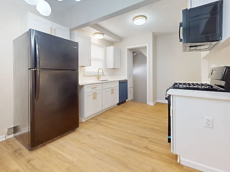 21456 Syracuse Ave — Photo 3